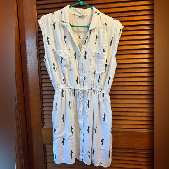 Japna Dresses & Skirts - Japna White Cactus Print Button-Down Dress